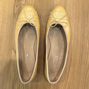 Chanel Flats, Size 39, Color Pearl Patent Leather